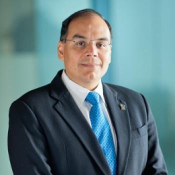 Dr. Arturo Molina 